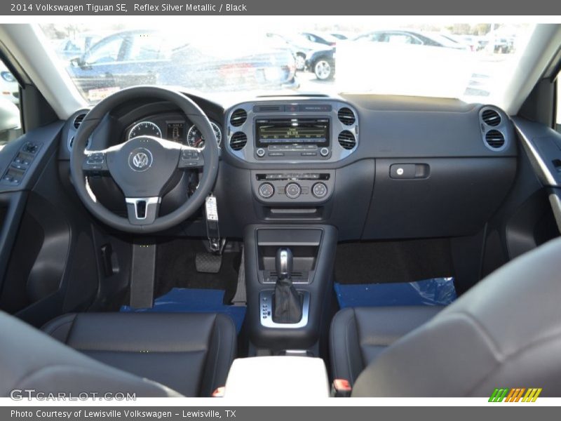 Reflex Silver Metallic / Black 2014 Volkswagen Tiguan SE