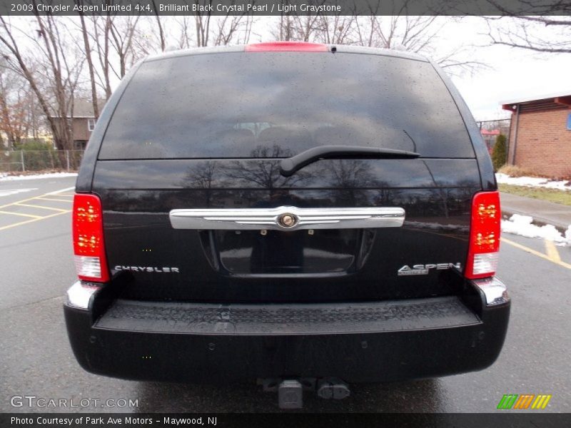 Brilliant Black Crystal Pearl / Light Graystone 2009 Chrysler Aspen Limited 4x4