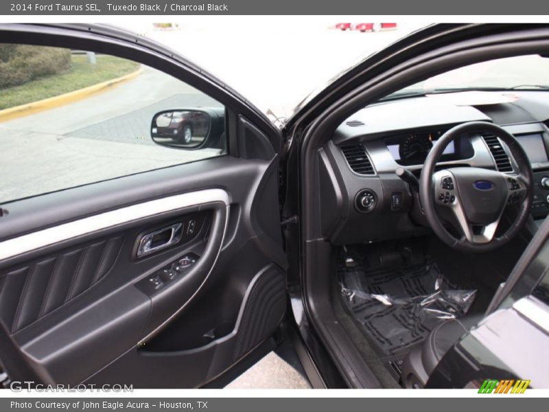 Tuxedo Black / Charcoal Black 2014 Ford Taurus SEL