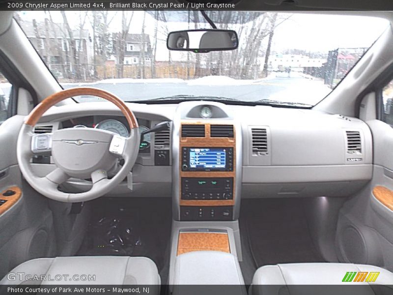 Dashboard of 2009 Aspen Limited 4x4