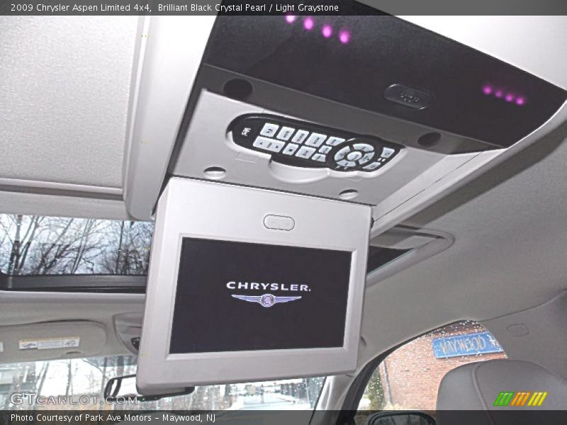 Entertainment System of 2009 Aspen Limited 4x4