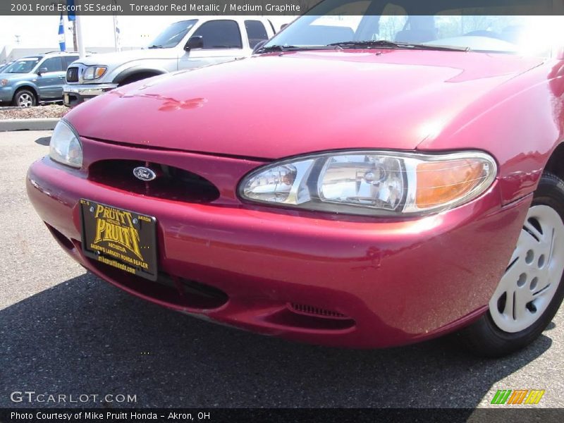 Toreador Red Metallic / Medium Graphite 2001 Ford Escort SE Sedan