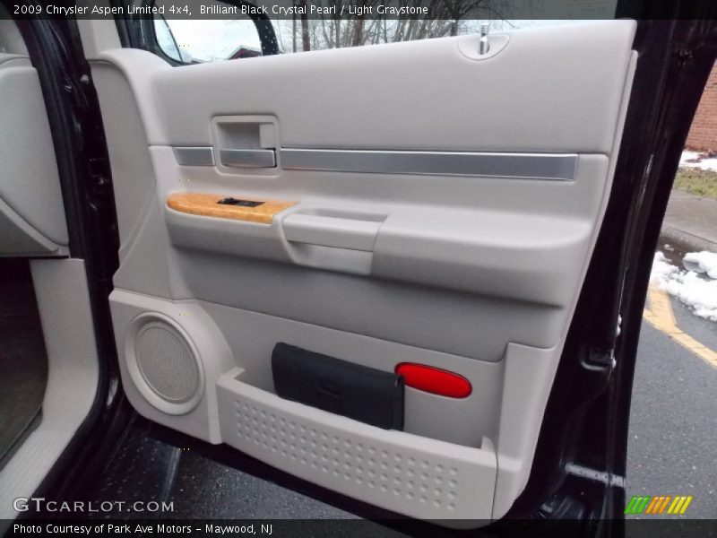 Brilliant Black Crystal Pearl / Light Graystone 2009 Chrysler Aspen Limited 4x4