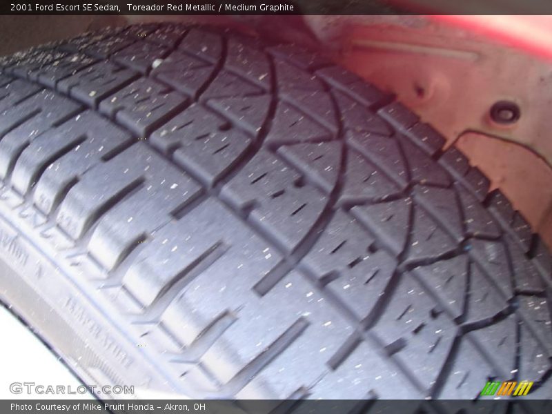 Toreador Red Metallic / Medium Graphite 2001 Ford Escort SE Sedan