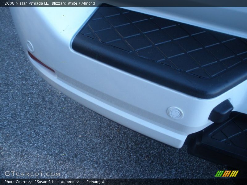 Blizzard White / Almond 2008 Nissan Armada LE