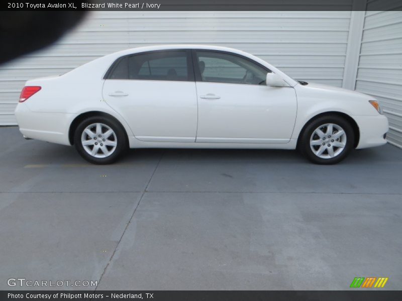 Blizzard White Pearl / Ivory 2010 Toyota Avalon XL