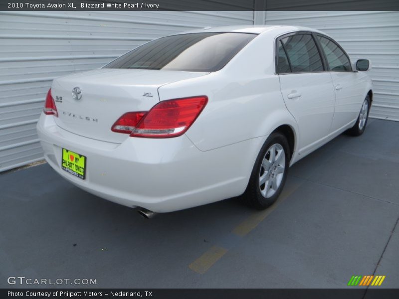 Blizzard White Pearl / Ivory 2010 Toyota Avalon XL