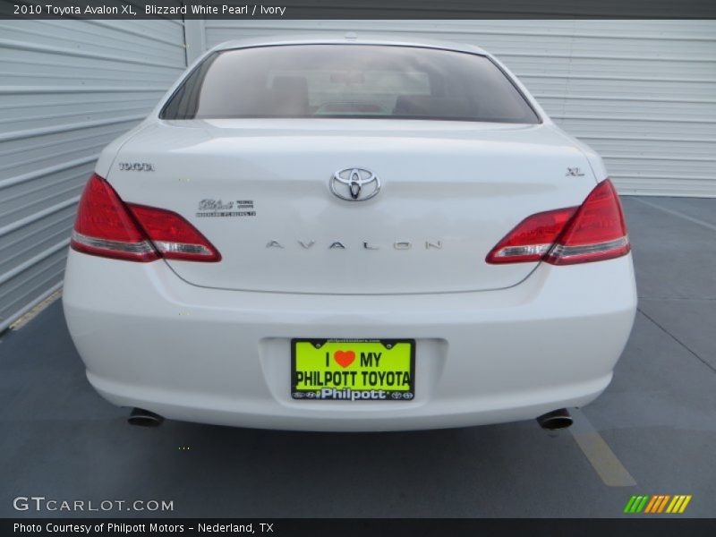 Blizzard White Pearl / Ivory 2010 Toyota Avalon XL