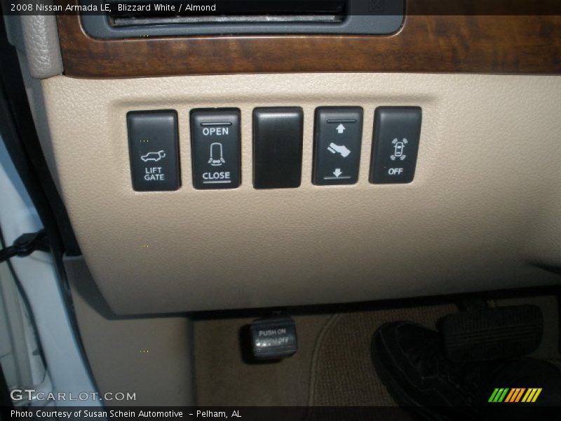 Blizzard White / Almond 2008 Nissan Armada LE