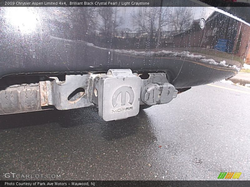 Brilliant Black Crystal Pearl / Light Graystone 2009 Chrysler Aspen Limited 4x4