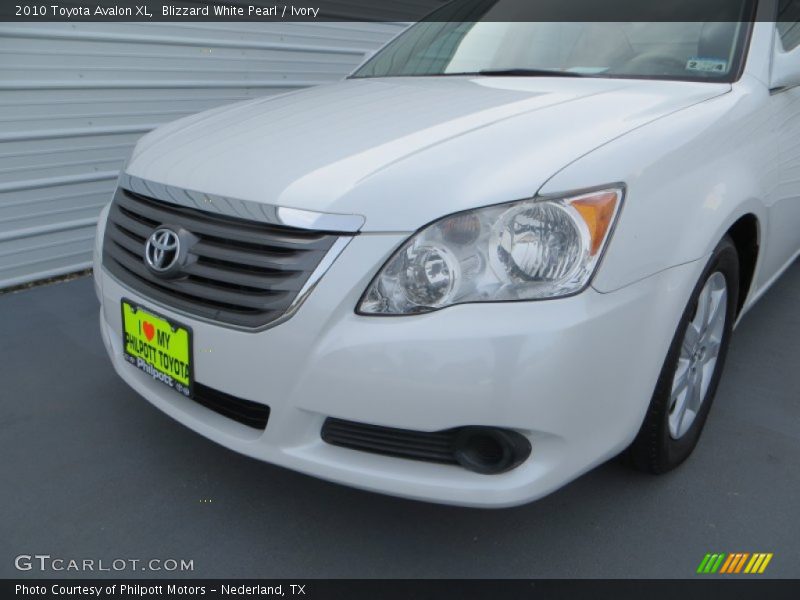 Blizzard White Pearl / Ivory 2010 Toyota Avalon XL