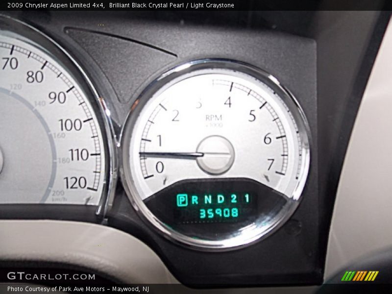 Brilliant Black Crystal Pearl / Light Graystone 2009 Chrysler Aspen Limited 4x4