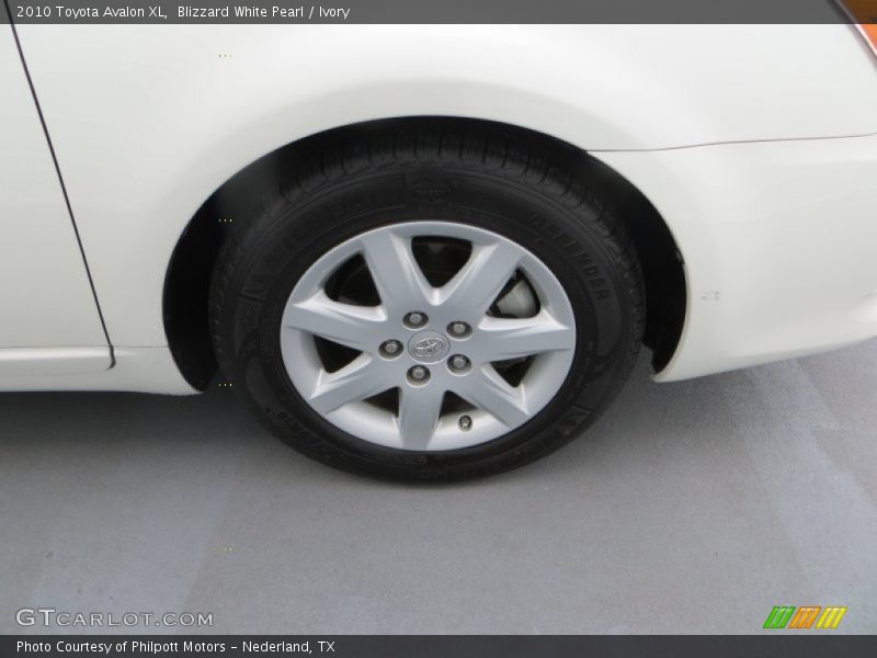 Blizzard White Pearl / Ivory 2010 Toyota Avalon XL