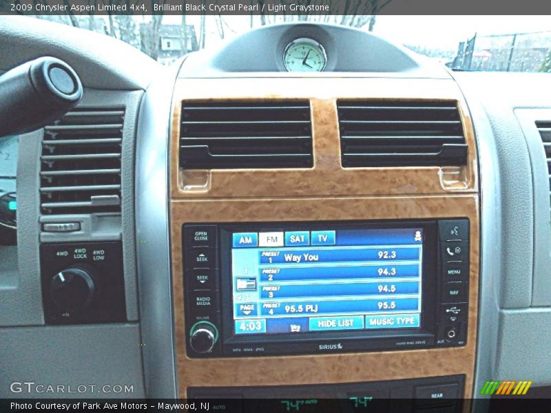 Brilliant Black Crystal Pearl / Light Graystone 2009 Chrysler Aspen Limited 4x4