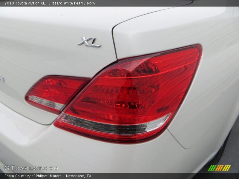 Blizzard White Pearl / Ivory 2010 Toyota Avalon XL