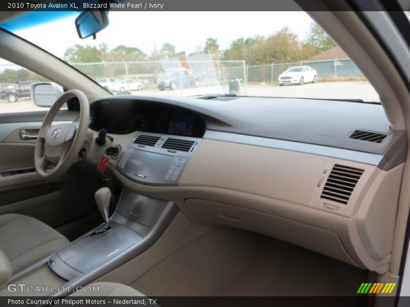 Blizzard White Pearl / Ivory 2010 Toyota Avalon XL