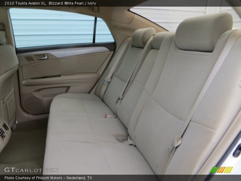 Blizzard White Pearl / Ivory 2010 Toyota Avalon XL