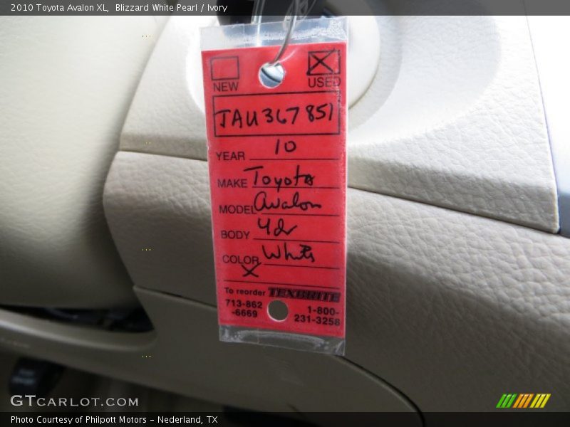 Blizzard White Pearl / Ivory 2010 Toyota Avalon XL