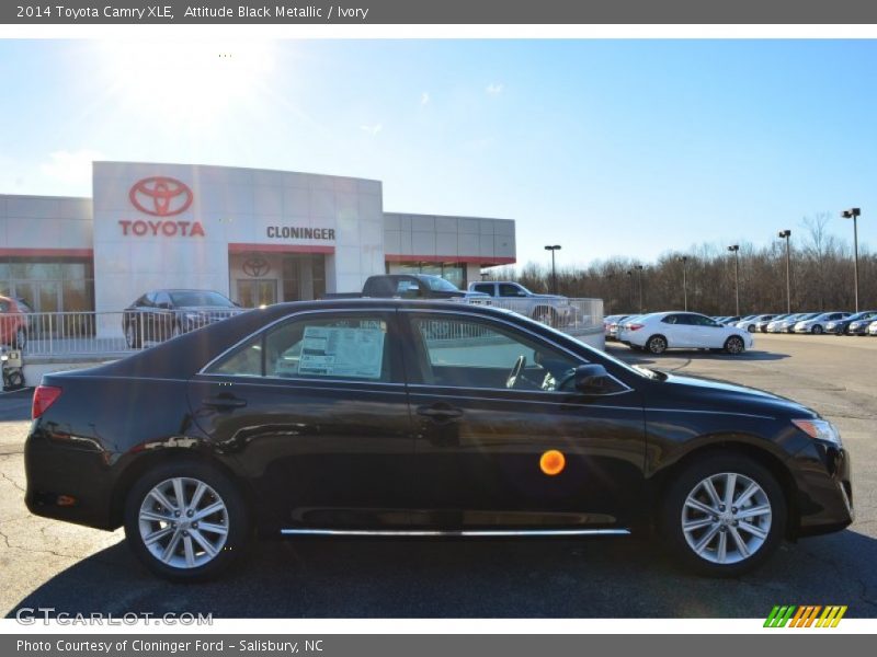 Attitude Black Metallic / Ivory 2014 Toyota Camry XLE
