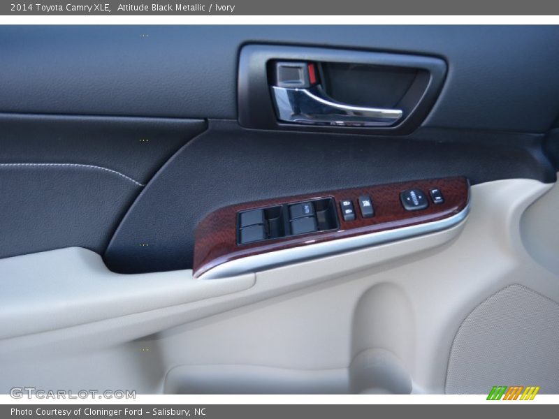 Attitude Black Metallic / Ivory 2014 Toyota Camry XLE