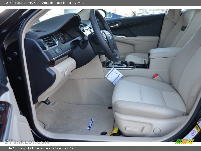 Attitude Black Metallic / Ivory 2014 Toyota Camry XLE