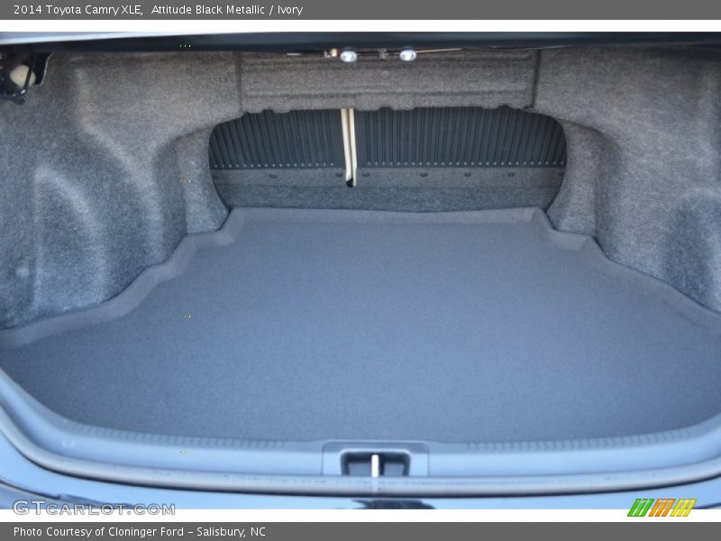 Attitude Black Metallic / Ivory 2014 Toyota Camry XLE