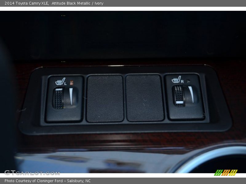 Attitude Black Metallic / Ivory 2014 Toyota Camry XLE