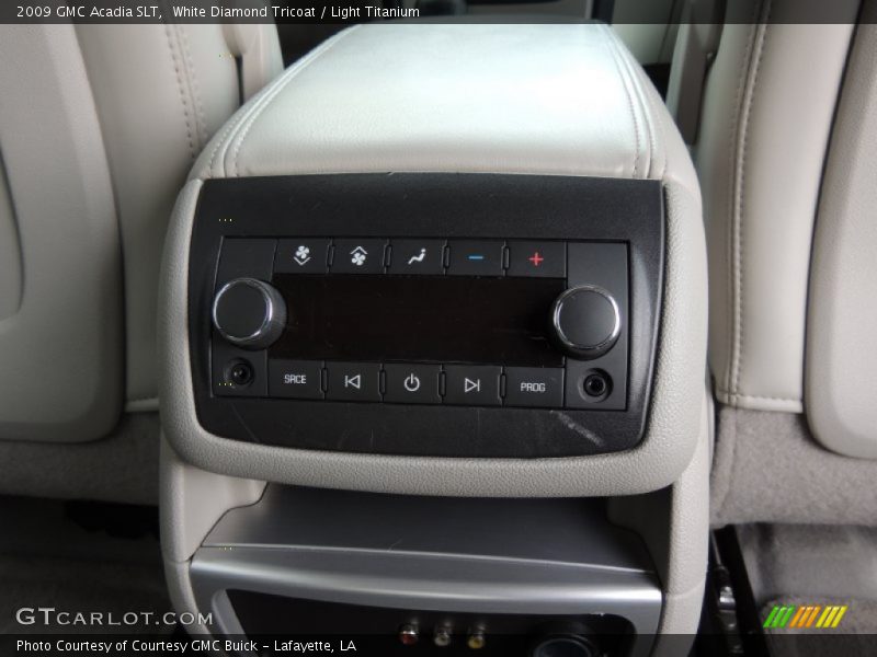 White Diamond Tricoat / Light Titanium 2009 GMC Acadia SLT