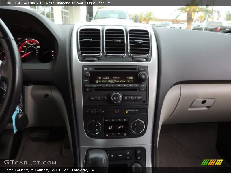 White Diamond Tricoat / Light Titanium 2009 GMC Acadia SLT