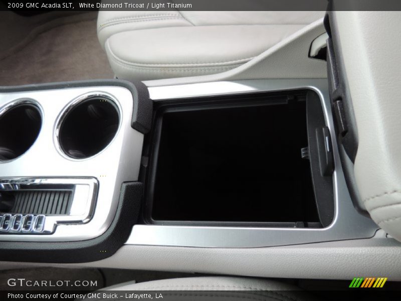 White Diamond Tricoat / Light Titanium 2009 GMC Acadia SLT