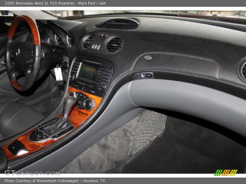 Dashboard of 2005 SL 500 Roadster