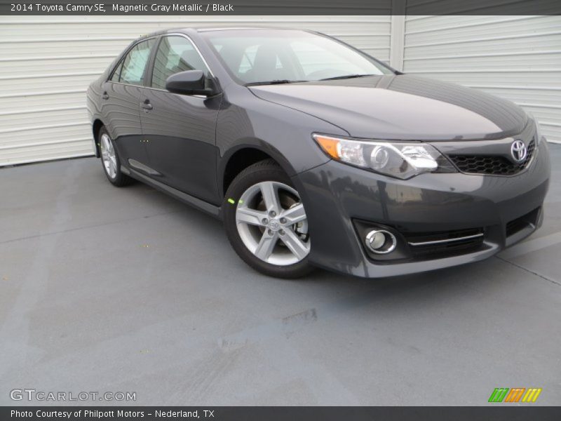 Magnetic Gray Metallic / Black 2014 Toyota Camry SE