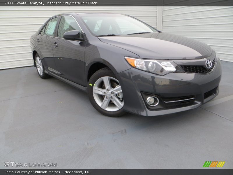 Magnetic Gray Metallic / Black 2014 Toyota Camry SE