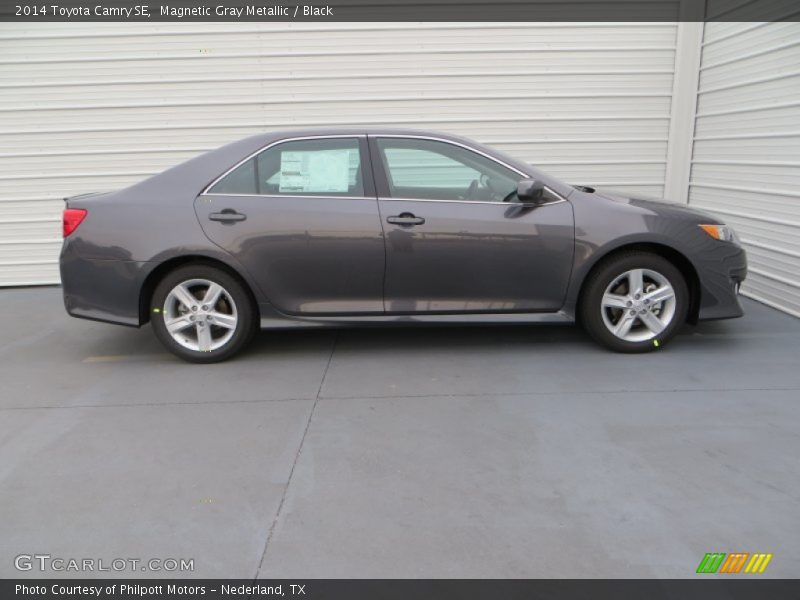 Magnetic Gray Metallic / Black 2014 Toyota Camry SE