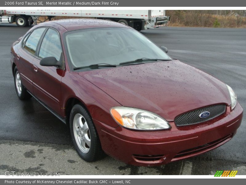 Merlot Metallic / Medium/Dark Flint Grey 2006 Ford Taurus SE