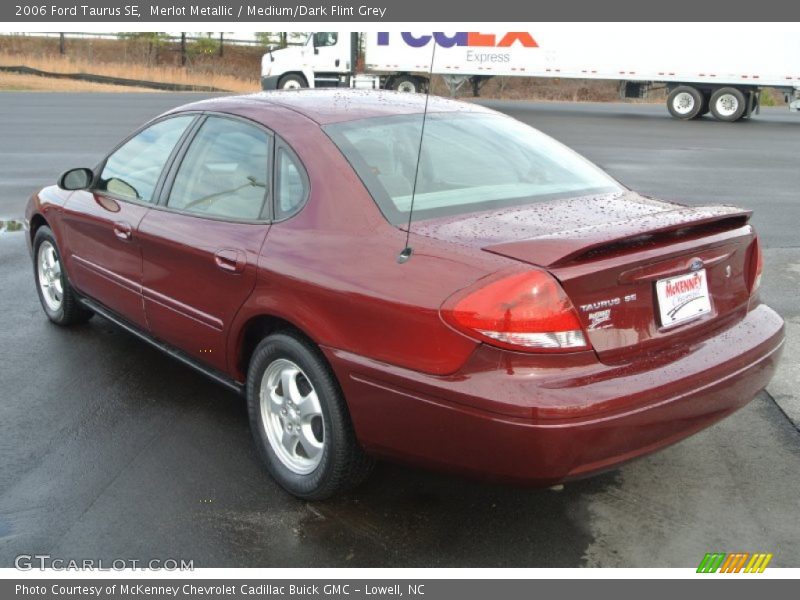 Merlot Metallic / Medium/Dark Flint Grey 2006 Ford Taurus SE