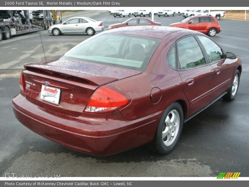 Merlot Metallic / Medium/Dark Flint Grey 2006 Ford Taurus SE