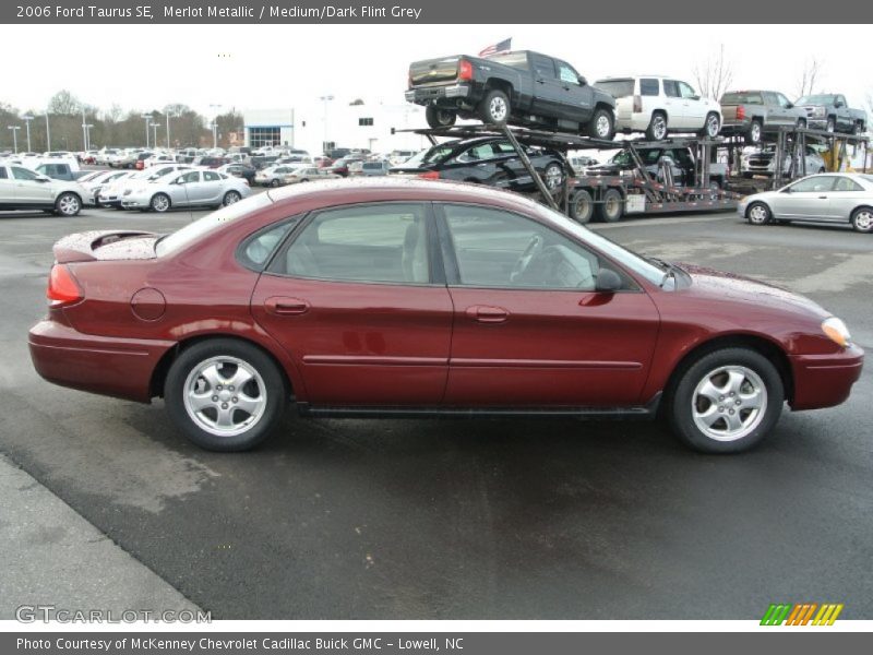 Merlot Metallic / Medium/Dark Flint Grey 2006 Ford Taurus SE