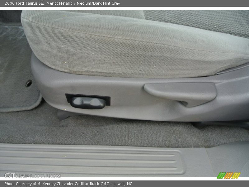 Merlot Metallic / Medium/Dark Flint Grey 2006 Ford Taurus SE