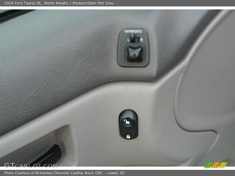 Merlot Metallic / Medium/Dark Flint Grey 2006 Ford Taurus SE