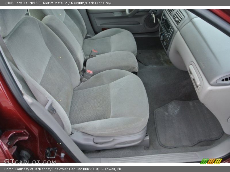 Merlot Metallic / Medium/Dark Flint Grey 2006 Ford Taurus SE