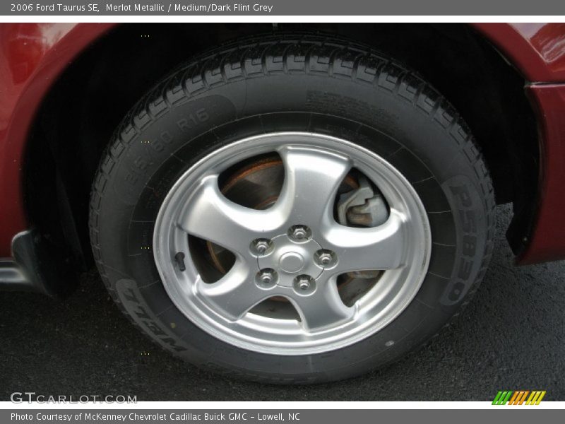 Merlot Metallic / Medium/Dark Flint Grey 2006 Ford Taurus SE