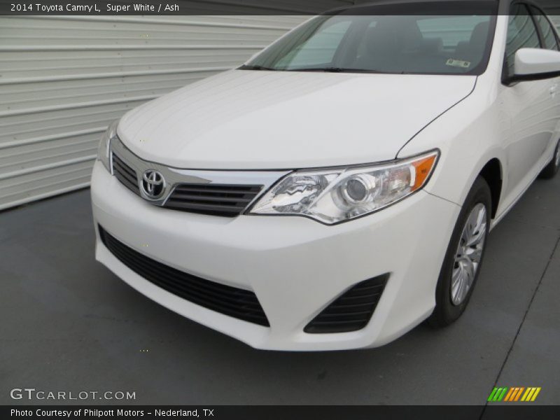 Super White / Ash 2014 Toyota Camry L