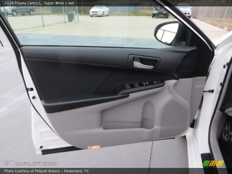 Super White / Ash 2014 Toyota Camry L