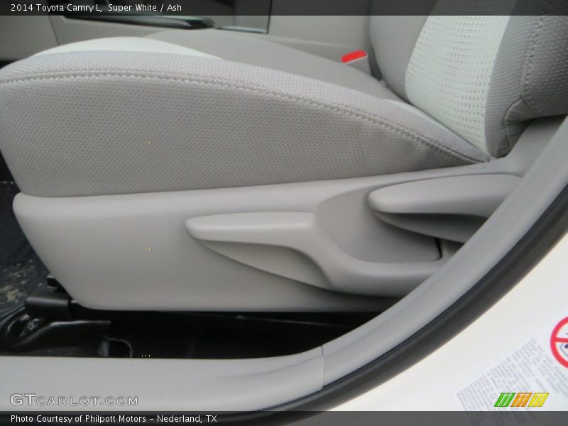 Super White / Ash 2014 Toyota Camry L