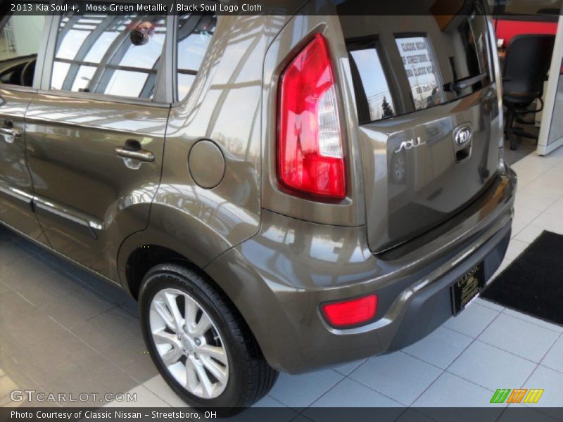 Moss Green Metallic / Black Soul Logo Cloth 2013 Kia Soul +