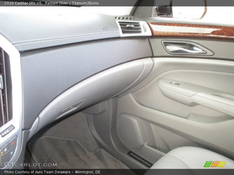 Radiant Silver / Titanium/Ebony 2010 Cadillac SRX V6