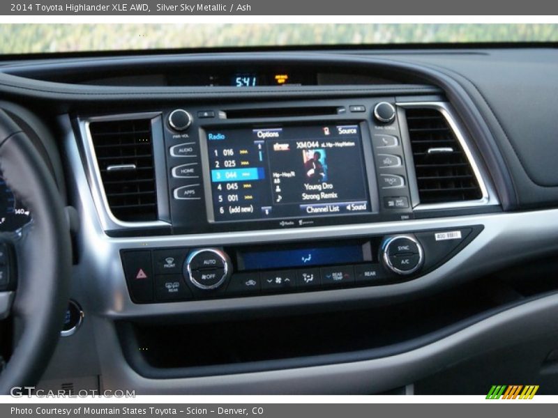 Silver Sky Metallic / Ash 2014 Toyota Highlander XLE AWD