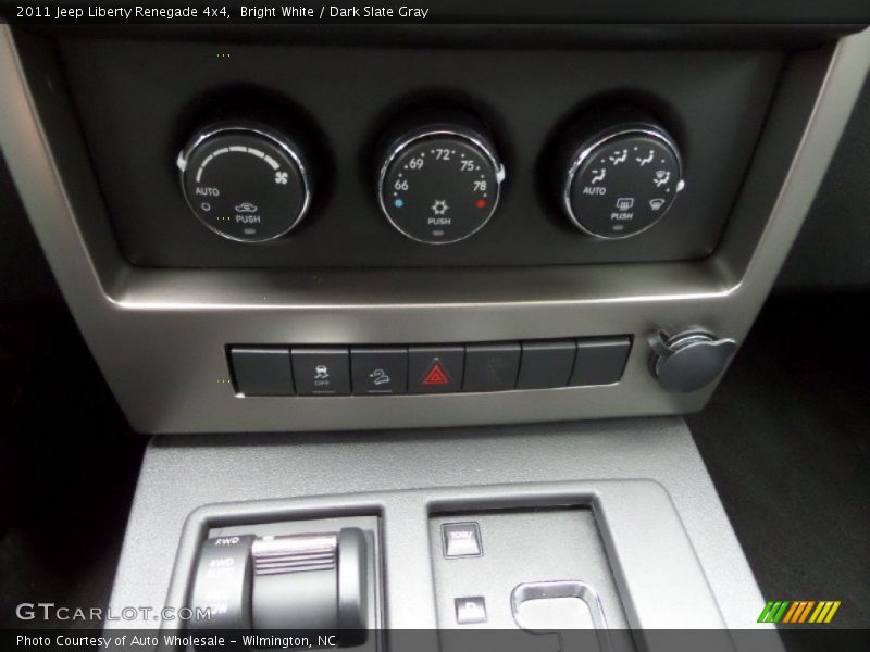 Bright White / Dark Slate Gray 2011 Jeep Liberty Renegade 4x4
