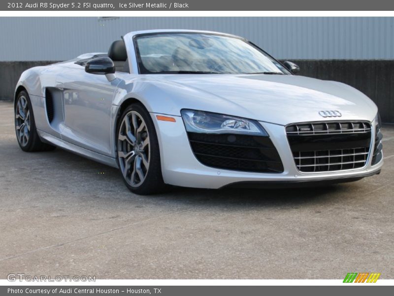 Front 3/4 View of 2012 R8 Spyder 5.2 FSI quattro